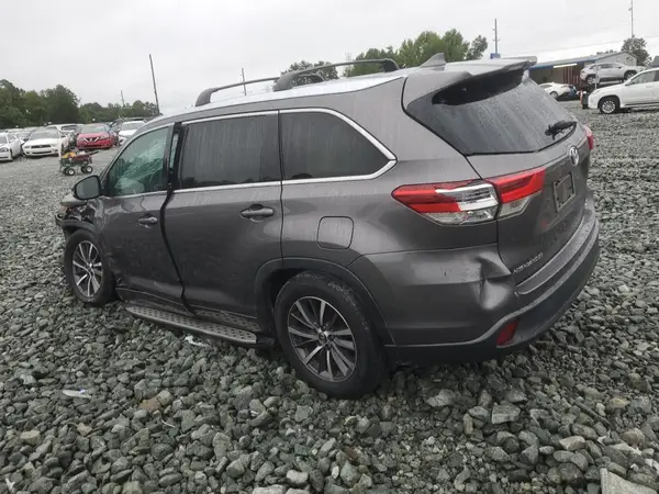 5TDKZRFH9HS516303 2017 TOYOTA HIGHLANDER - Image 2