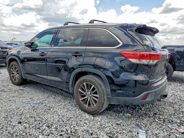 5TDKZRFH9HS519508 2017 TOYOTA HIGHLANDER - Image 2