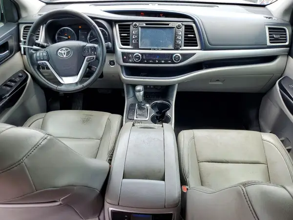 5TDKZRFH9HS519508 2017 TOYOTA HIGHLANDER - Image 8