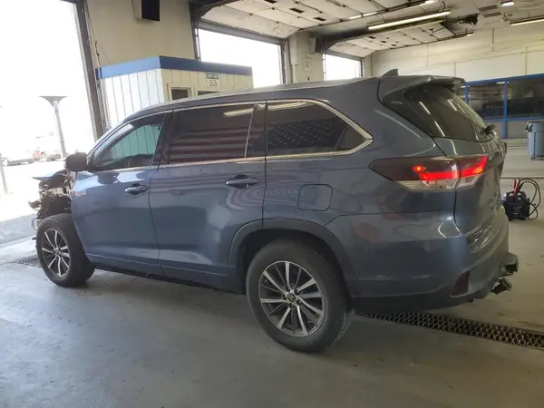 5TDKZRFH9HS519993 2017 TOYOTA HIGHLANDER - Image 2