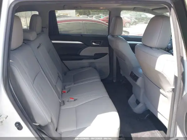 5TDKZRFH9HS520822 2017 TOYOTA HIGHLANDER - Image 8