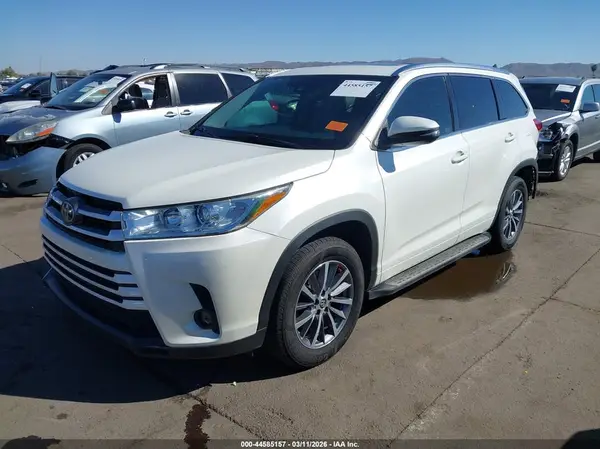 5TDKZRFH9HS522084 2017 TOYOTA HIGHLANDER - Image 2