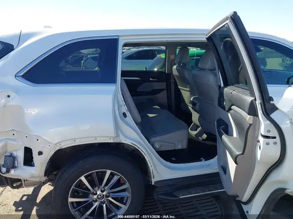 5TDKZRFH9HS522084 2017 TOYOTA HIGHLANDER - Image 8