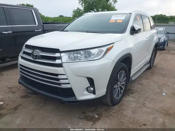 5TDKZRFH9HS522523 2017 TOYOTA HIGHLANDER - Image 2