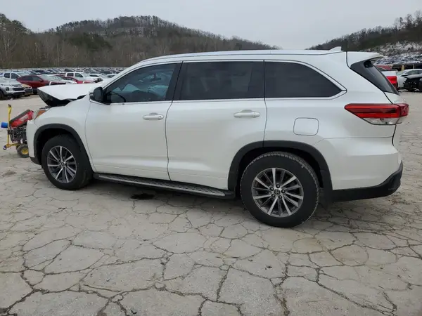 5TDKZRFH9HS523056 2017 TOYOTA HIGHLANDER - Image 2