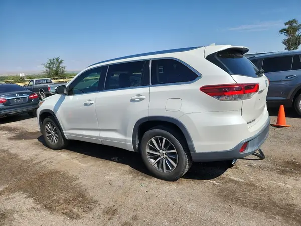 5TDKZRFH9HS523963 2017 TOYOTA HIGHLANDER - Image 2