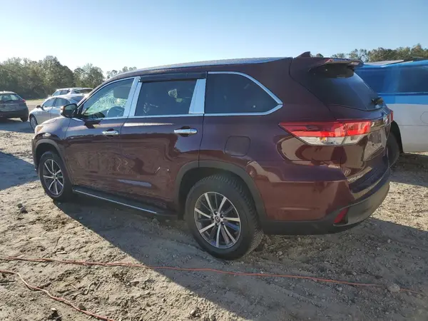 5TDKZRFH9JS238704 2018 TOYOTA HIGHLANDER - Image 2