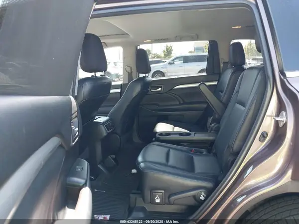 5TDKZRFH9JS239559 2018 TOYOTA HIGHLANDER - Image 8