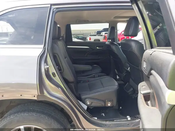 5TDKZRFH9JS241506 2018 TOYOTA HIGHLANDER - Image 8