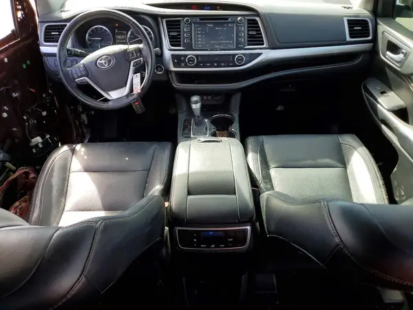 5TDKZRFH9JS242719 2018 TOYOTA HIGHLANDER - Image 8