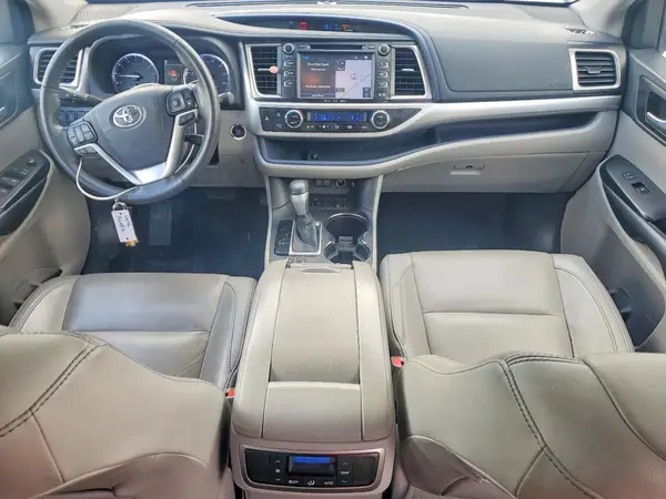 5TDKZRFH9JS249833 2018 TOYOTA HIGHLANDER - Image 8