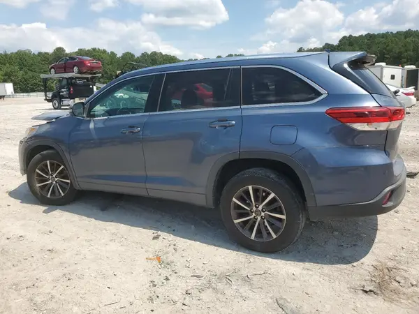 5TDKZRFH9JS251498 2018 TOYOTA HIGHLANDER - Image 2