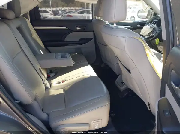 5TDKZRFH9JS259505 2018 TOYOTA HIGHLANDER - Image 8