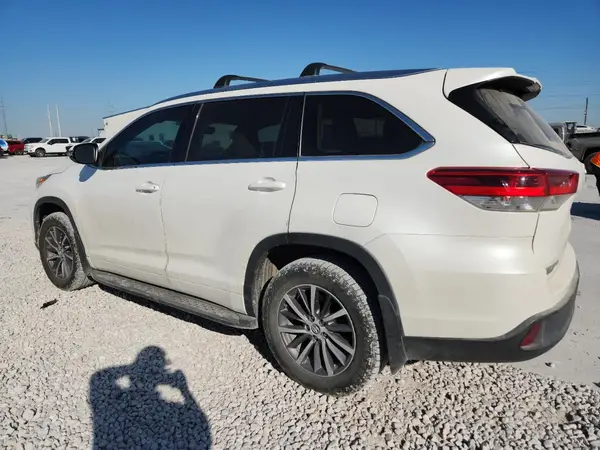 5TDKZRFH9JS273016 2018 TOYOTA HIGHLANDER - Image 2