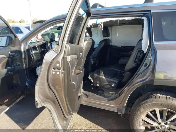 5TDKZRFH9JS274747 2018 TOYOTA HIGHLANDER - Image 8