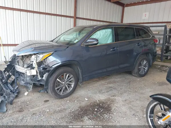 5TDKZRFH9JS277034 2018 TOYOTA HIGHLANDER - Image 2