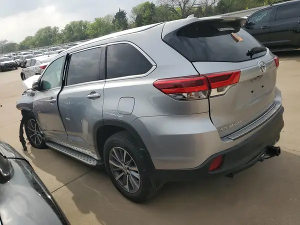 5TDKZRFH9JS280273 2018 TOYOTA HIGHLANDER - Image 2