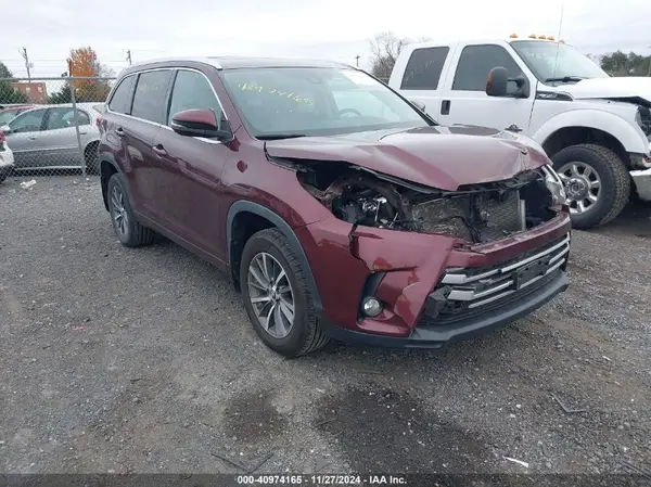 5TDKZRFH9JS281567 2018 TOYOTA HIGHLANDER - Image 1