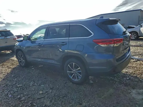 5TDKZRFH9JS283223 2018 TOYOTA HIGHLANDER - Image 2