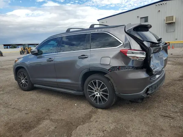 5TDKZRFH9JS283447 2018 TOYOTA HIGHLANDER - Image 2