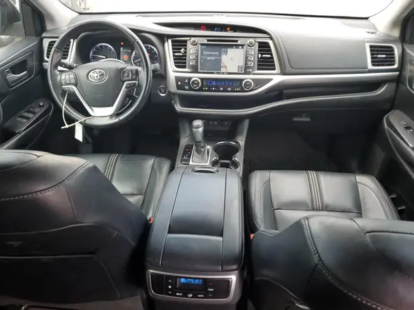 5TDKZRFH9JS283447 2018 TOYOTA HIGHLANDER - Image 8