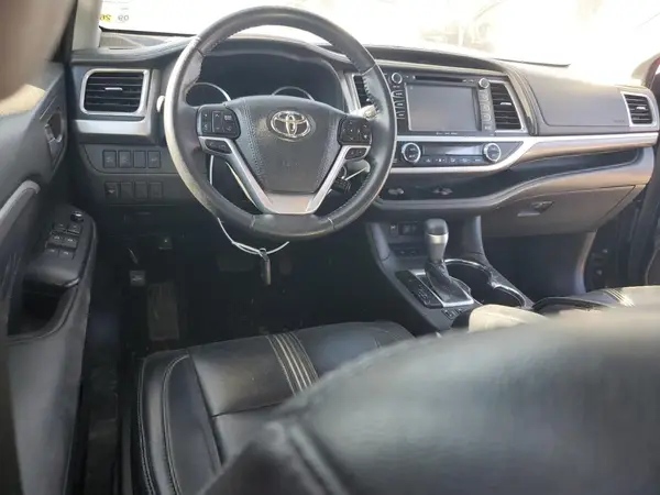 5TDKZRFH9JS284212 2018 TOYOTA HIGHLANDER - Image 8