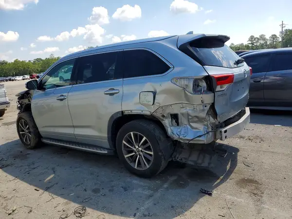 5TDKZRFH9JS527338 2018 TOYOTA HIGHLANDER - Image 2