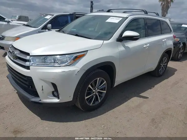 5TDKZRFH9JS527615 2018 TOYOTA HIGHLANDER - Image 2