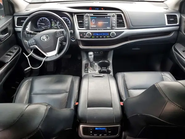 5TDKZRFH9JS527677 2018 TOYOTA HIGHLANDER - Image 8