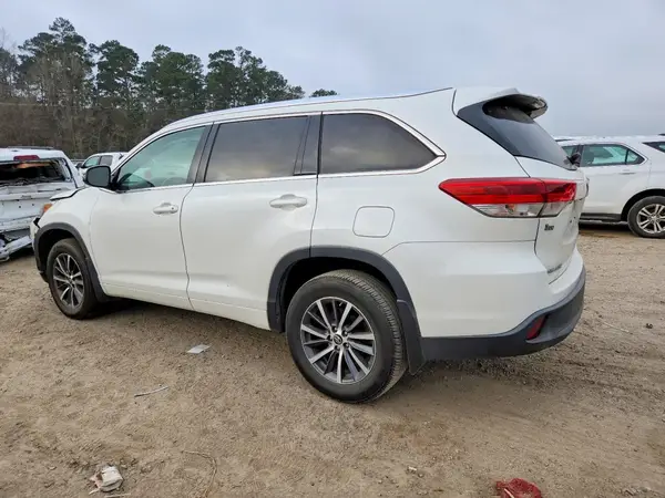 5TDKZRFH9JS527954 2018 TOYOTA HIGHLANDER - Image 2