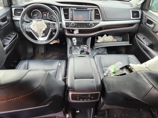 5TDKZRFH9JS527954 2018 TOYOTA HIGHLANDER - Image 8