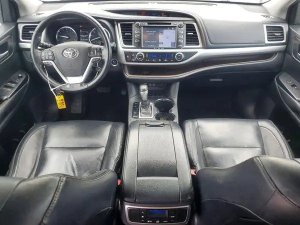 5TDKZRFH9JS528053 2018 TOYOTA HIGHLANDER - Image 8