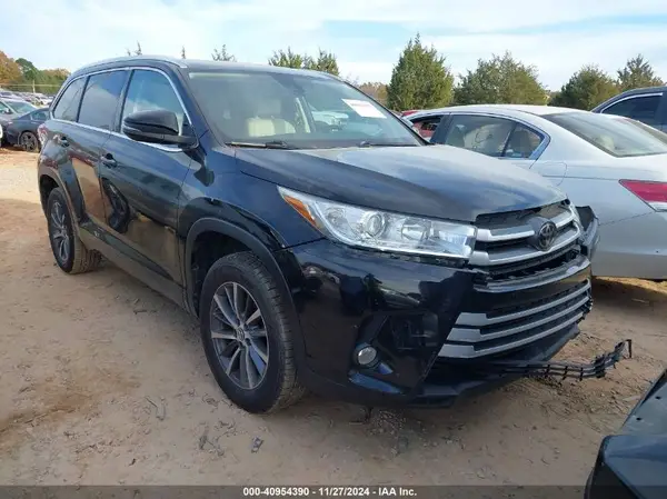 5TDKZRFH9JS528635 2018 TOYOTA HIGHLANDER - Image 1