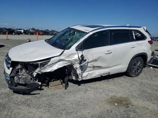5TDKZRFH9JS528795 2018 TOYOTA HIGHLANDER - Image 1