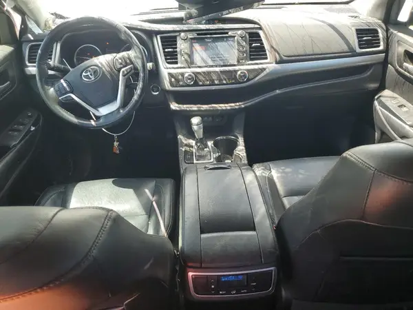 5TDKZRFH9JS528795 2018 TOYOTA HIGHLANDER - Image 8