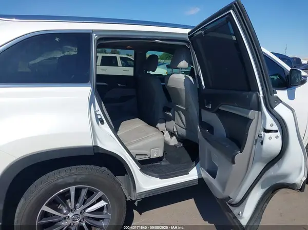 5TDKZRFH9JS531633 2018 TOYOTA HIGHLANDER - Image 8