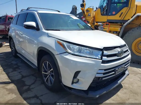 5TDKZRFH9JS533091 2018 TOYOTA HIGHLANDER - Image 1