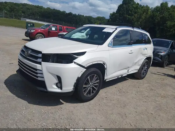 5TDKZRFH9JS534483 2018 TOYOTA HIGHLANDER - Image 2