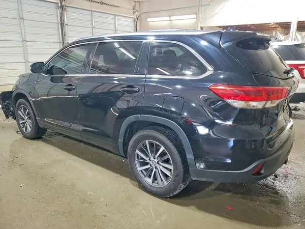 5TDKZRFH9JS535049 2018 TOYOTA HIGHLANDER - Image 2