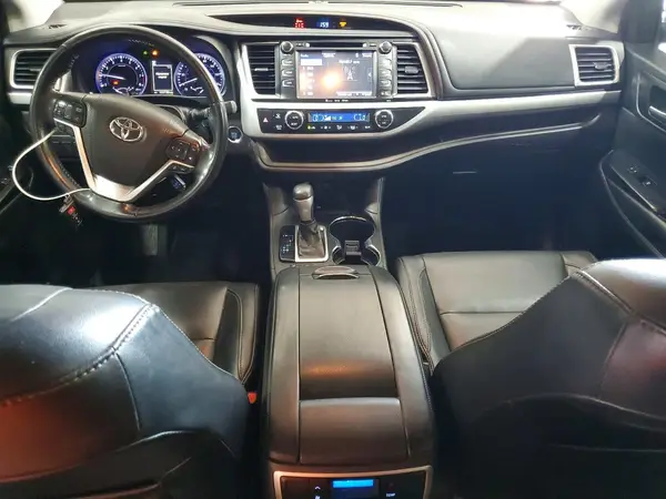 5TDKZRFH9JS535049 2018 TOYOTA HIGHLANDER - Image 8