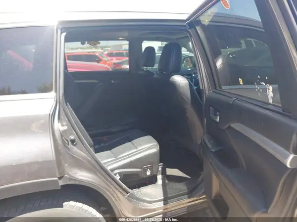 5TDKZRFH9JS538291 2018 TOYOTA HIGHLANDER - Image 8