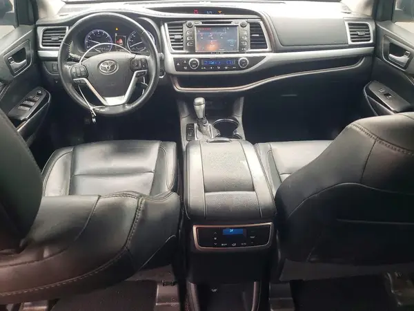 5TDKZRFH9JS539201 2018 TOYOTA HIGHLANDER - Image 8