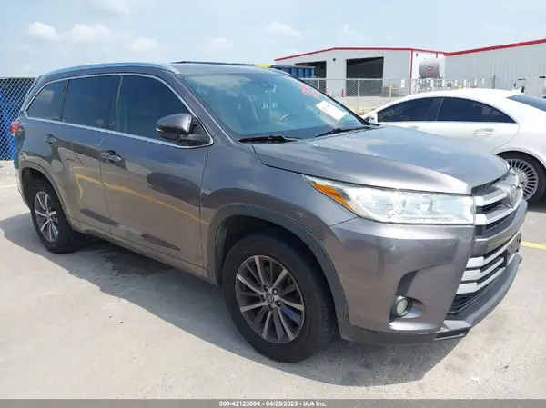 5TDKZRFH9JS539490 2018 TOYOTA HIGHLANDER - Image 1