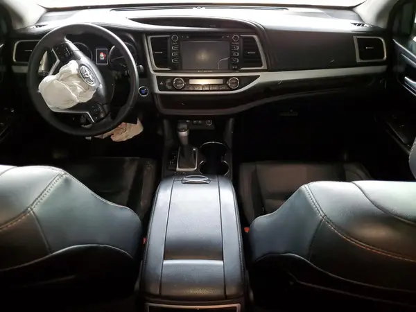 5TDKZRFH9JS540333 2018 TOYOTA HIGHLANDER - Image 8