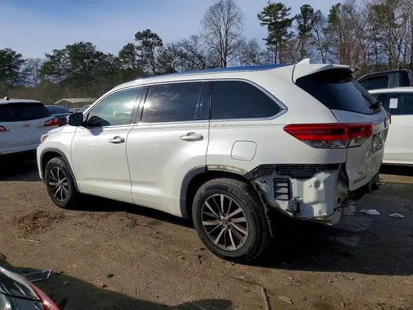 5TDKZRFH9JS542664 2018 TOYOTA HIGHLANDER - Image 2