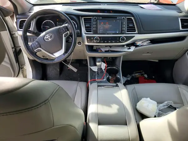5TDKZRFH9JS542664 2018 TOYOTA HIGHLANDER - Image 8