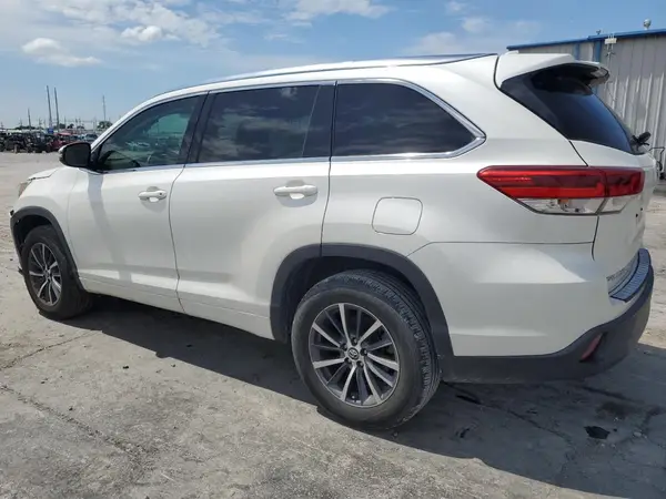 5TDKZRFH9JS544611 2018 TOYOTA HIGHLANDER - Image 2