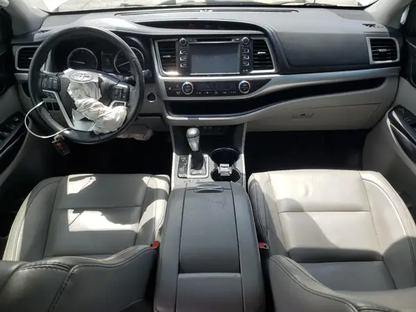 5TDKZRFH9JS544611 2018 TOYOTA HIGHLANDER - Image 8