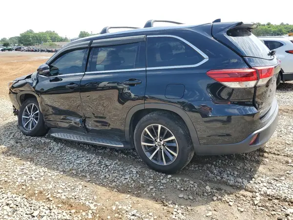 5TDKZRFH9JS544916 2018 TOYOTA HIGHLANDER - Image 2
