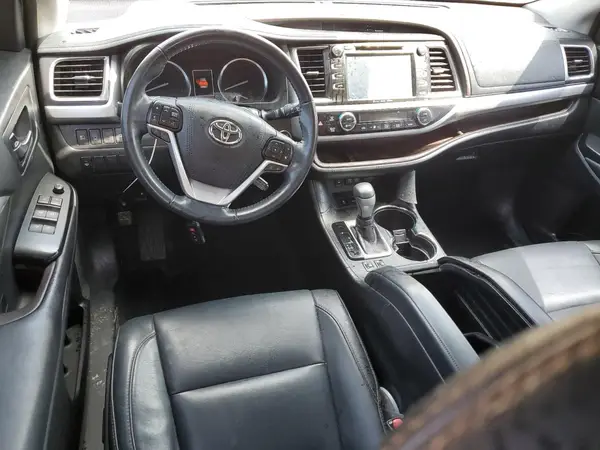 5TDKZRFH9JS544916 2018 TOYOTA HIGHLANDER - Image 8